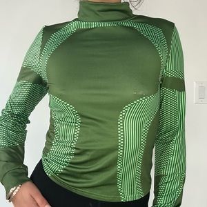 Workout long sleeve can fit small or medium